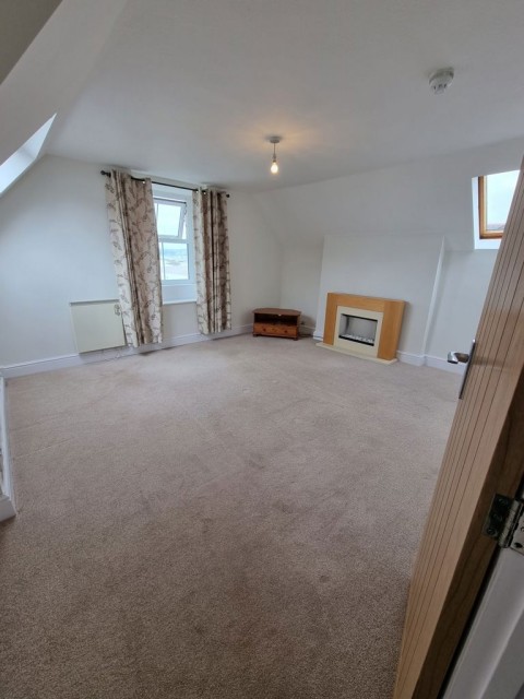 Click the photo for more details of 2 bed Part Furnished Flat, Borth