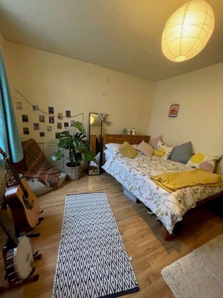 Click the photo for more details of Room in shared house, Queens Street