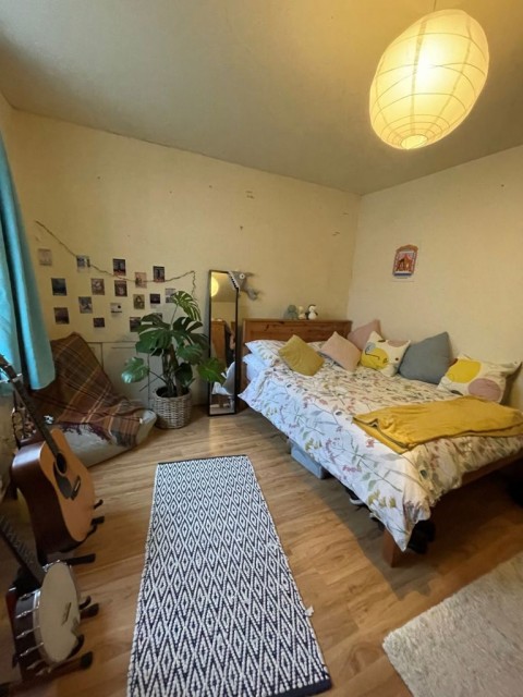 Click the photo for more details of Room in shared house, Queens Street