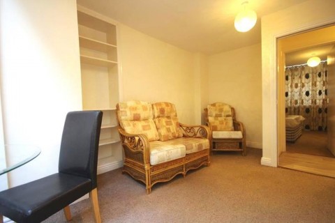 Click the photo for more details of 1 Bed Flat, Queen Street