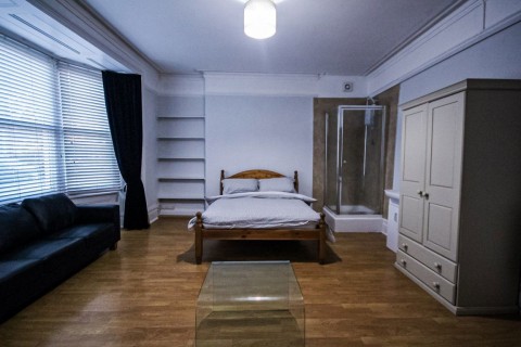 Click the photo for more details of Room in Shared House, Queens Road