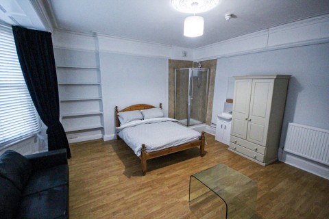 Click the photo for more details of Room in Shared House, Queens Road